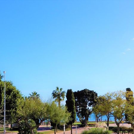 Seafront Apartment Torre Del Mar Exteriör bild
